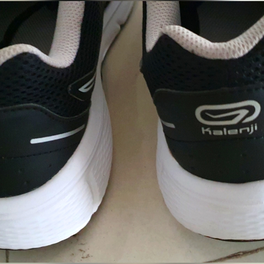 Black Decathlon Running Shoes UK 10.5 FIX RATE🙏🏻🙏🏻🙏🏻 - Picture 5 of 7